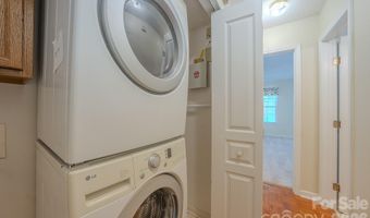 902 Woodlea Ct, Asheville, NC 28806