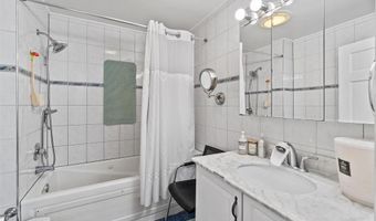 96 W 18TH St, Bayonne, NJ 07002