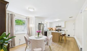 65 Bayberry Ln, East Greenwich, RI 02818
