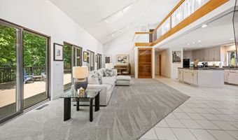 25 Surrey Dr, Cheshire, CT 06410