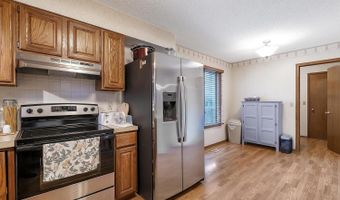 4650 Farmstead Ct, Bel Aire, KS 67220