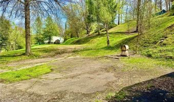 1 Mindia Ln, Alum Creek, WV 25003