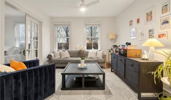 33 Marsh St, Newport, RI 02840