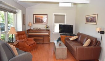 225 King St, Baldwin City, KS 66006
