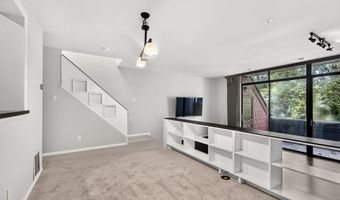 2212 S RANDOLPH St 1, Arlington, VA 22204