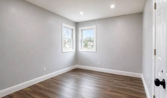 9 Emerald Ln S, Amityville, NY 11701