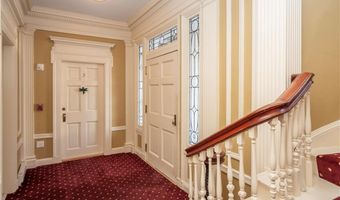 1 Oakwood Ter 7, Newport, RI 02840