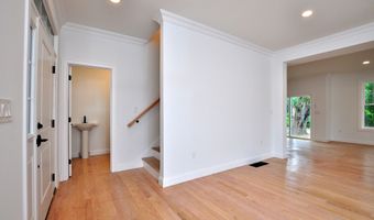 81 Club Dr, Berlin, CT 06037