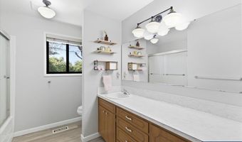2832 Oak Grove Dr NW, Albany, OR 97321