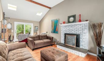 89 Candlewood Lake Rd, Brookfield, CT 06804