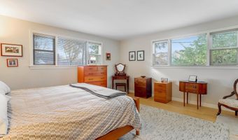 2700 N DINWIDDIE St N, Arlington, VA 22207