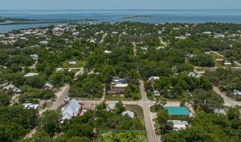 173 7th St, Apalachicola, FL 32320