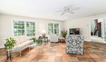 21 Lillinonah Dr, Brookfield, CT 06804