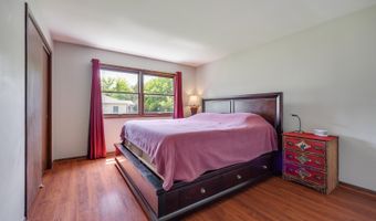 517 S Hubbard St, Algonquin, IL 60102