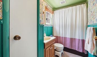 70 Holt St, Airville, PA 15203