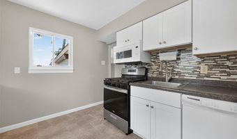 340 Hillcrest Blvd, Ballwin, MO 63021