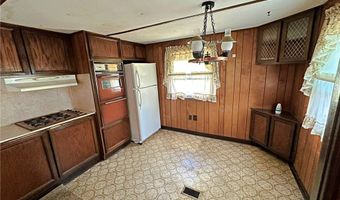 25 East Dr, East Providence, RI 02916