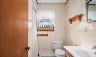 141 Peckham Rd, Little Compton, RI 02837