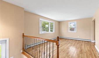 21 Reardon Dr, Middletown, RI 02842