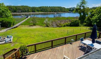 738 Dawson Creek Rd, Arapahoe, NC 28510