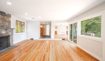 100 N Lake Shore Dr, Brookfield, CT 06804