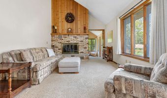 1334 W CLOVERDALE Dr, Appleton, WI 54914