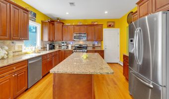 449 Montgomery St, Bayville, NJ 08721