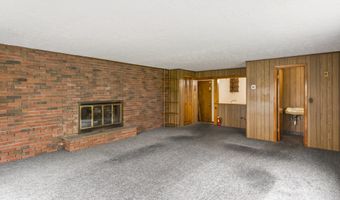 6 Sunrise Rd, Danbury, CT 06810