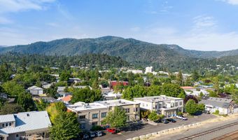 545 A St, Ashland, OR 97520