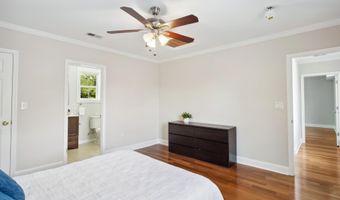 6442 HOLYOKE Dr, Annandale, VA 22003
