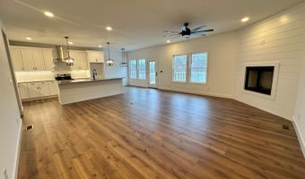 18 Somerset Dr, Appomattox, VA 24522