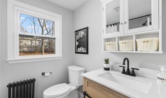 17 Loring St, Cranston, RI 02920