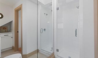 18 Barney St 3, Newport, RI 02840