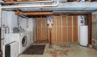 307 Dotson Dr, Ames, IA 50014