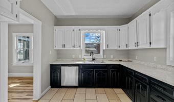 110 W Locust St, Aurora, MO 65605