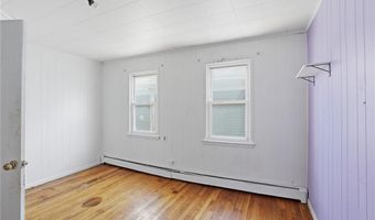 8 Mann Ave, Newport, RI 02840