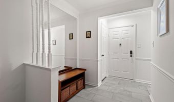 5713 BREWER HOUSE Cir #302, Rockville, MD 20852