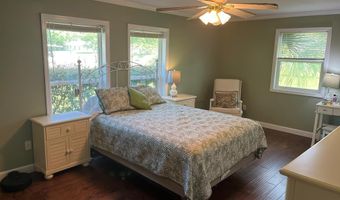 9 Apalachee St, Apalachicola, FL 32320