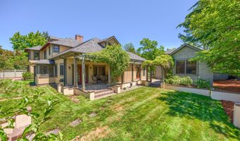 586 B St, Ashland, OR 97520