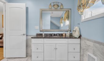 3 Garden St, Branford, CT 06405