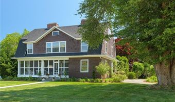 84 Rodman St, Narragansett, RI 02882