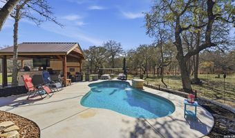 828 SHADY GROVE Ln, Adkins, TX 78101