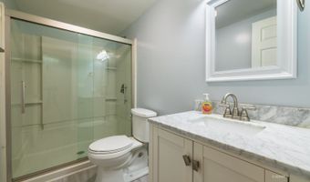 49 Canterbury Dr, Athens, OH 45701