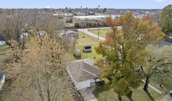 304 E Cofield St, Aurora, MO 65605
