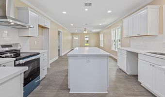 610 Decker St, Jennings, LA 70546