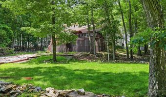 17 Basswood Ct, Albrightsville, PA 18210