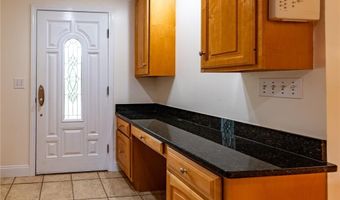 91 Inez St, Narragansett, RI 02882