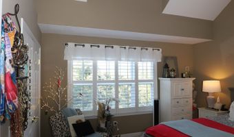 70 Woodcrest Ln 70, Danbury, CT 06810