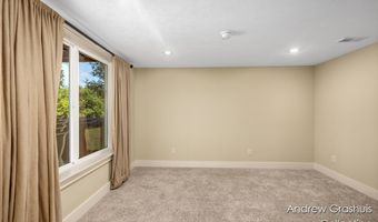 10 Fox Point Ct, Ada, MI 49301