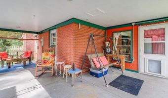 8474 Woolmarket Rd, Biloxi, MS 39532